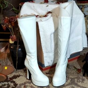 Sexy white patten leather platform's